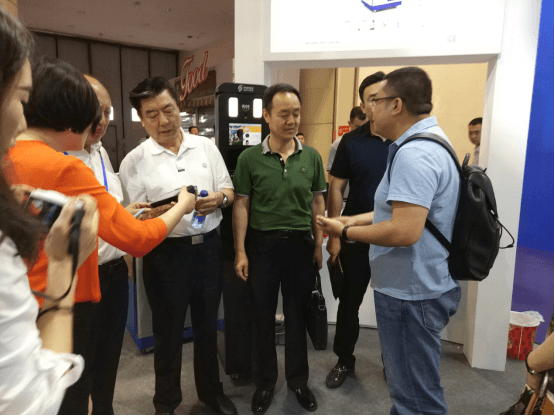 公安部及北京市公安局領導一行蒞臨華視電子參觀 公安部及北京市公安局領導一行蒞臨華視電子參觀